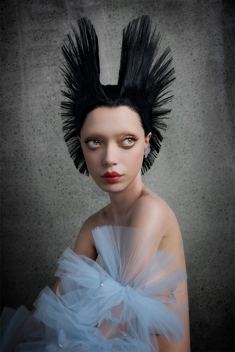 Black Feathered Hair Sculpture - Danny Pato - Birds Collection